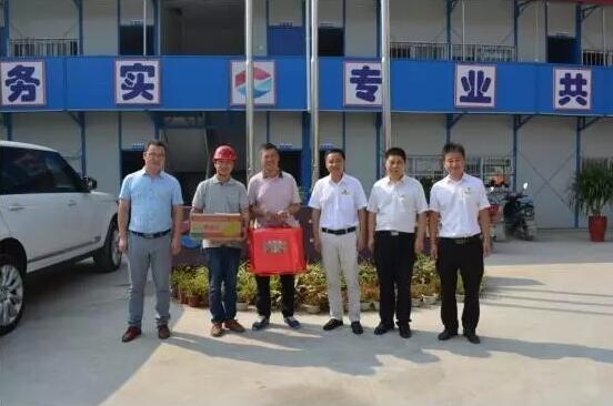 亳州建工总经理方申柱一行赴各项目部进行慰问