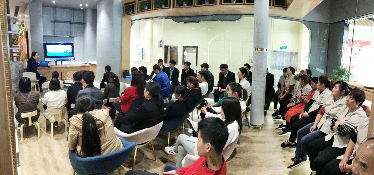 缤纷城开展消防安全教育培训和应急疏散演练活动